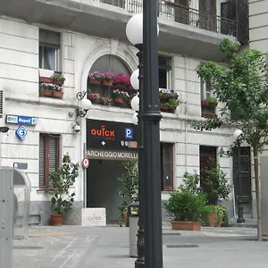 Couette-café Bed Morelli 49 , Chiaia, Naples