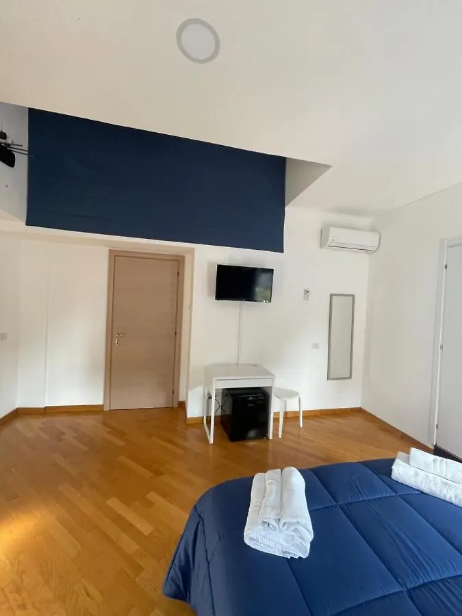 House Of The Sun Otel Napoli 0*,  İtalya